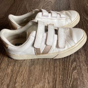 Veja Recife Leather Sneaker Unisex 42